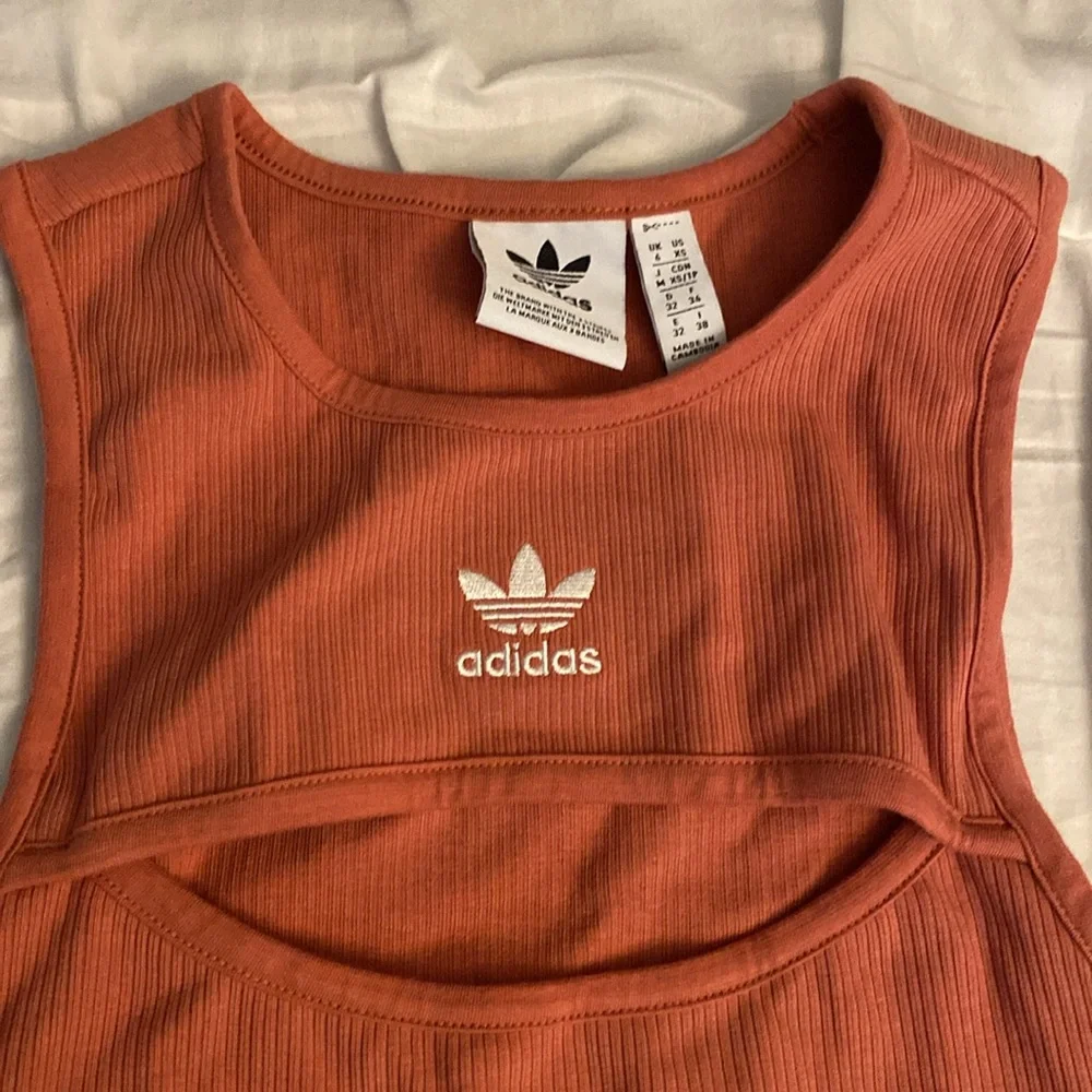 Adidas Cutout Crop Top - Picture 3 of 5